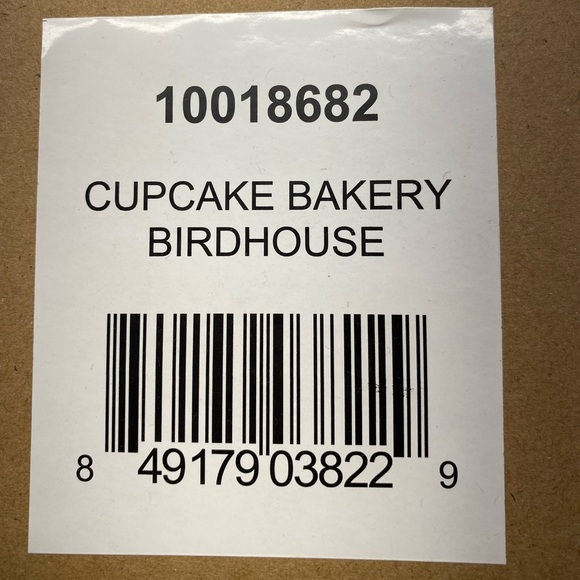 NEW Cupcake Bakery Birdhouse, 10” x 8.5” x 6” - Picture 2 of 7